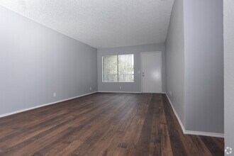 Riverdale Apartments in Hemet, CA - Building Photo - Building Photo