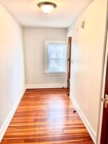 50 Bretton Rd, Unit 50 in West Hartford, CT - Building Photo