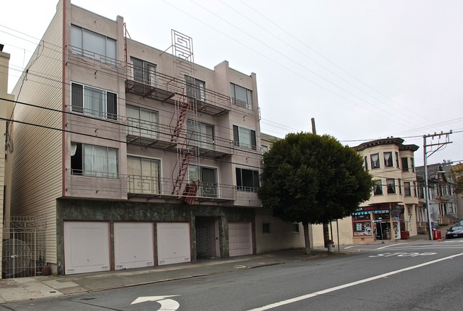 4135 Seventeenth Street in San Francisco, CA - Foto de edificio - Building Photo