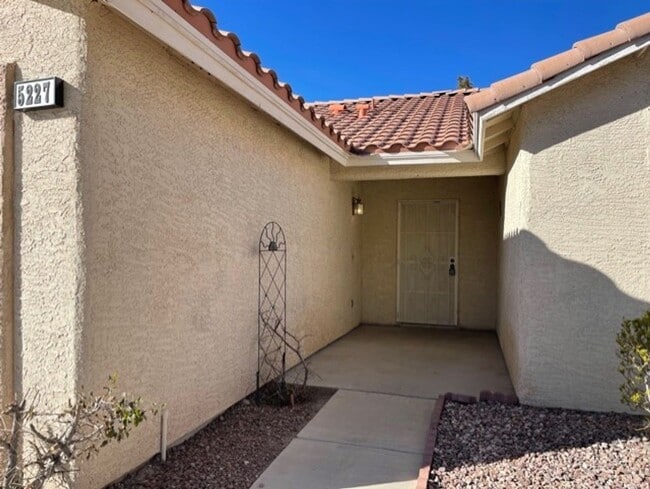 5227 Joshua Jose St in North Las Vegas, NV - Foto de edificio - Building Photo