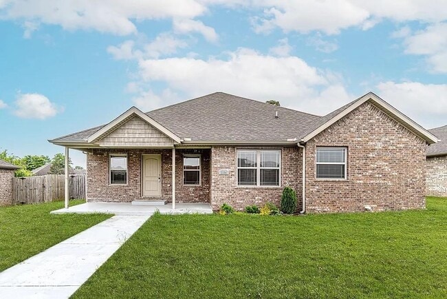 property at 3104 SW Featherston Rd