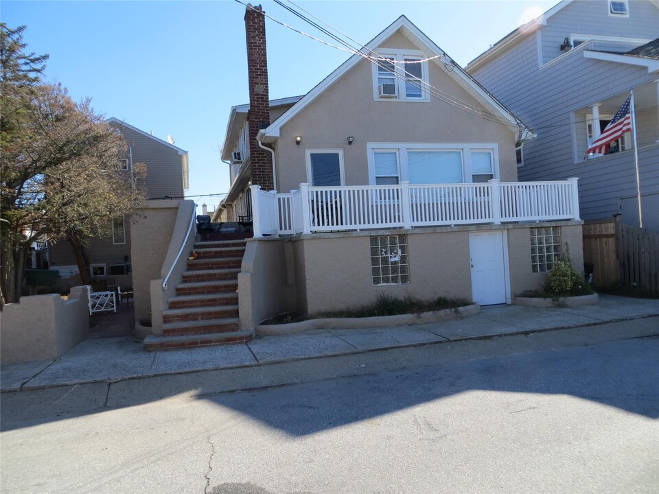 84 Rochester Ave in East Atlantic Beach, NY - Building Photo