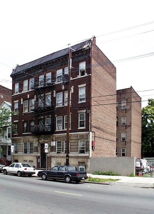 409 Summer Ave in Newark, NJ - Building Photo