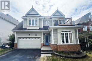 11 Cheltonia Way in Ottawa, ON - Building Photo