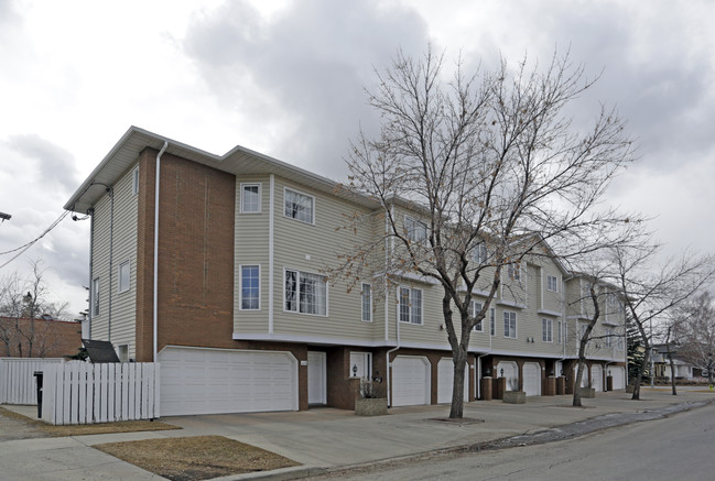 401-415 10th Ave NE in Calgary, AB - Building Photo - Primary Photo