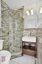 124 Ridge St in New York, NY - Building Photo - Building Photo