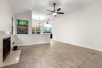 1709 Whitney Way in Austin, TX - Foto de edificio - Building Photo
