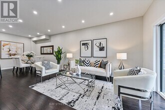 47 Vantage Lp in Newmarket, ON - Building Photo - Building Photo