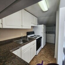 211 N Queen St in Shippensburg, PA - Building Photo - Building Photo