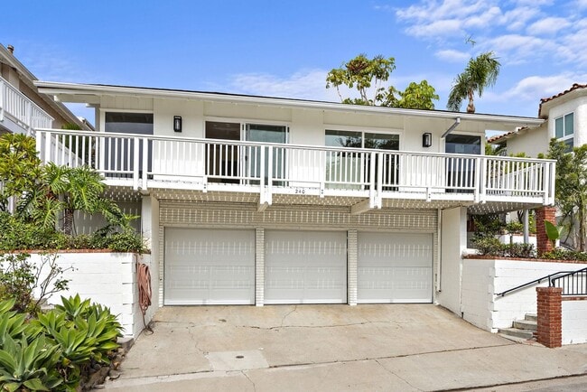240 Avenida Lobeiro in San Clemente, CA - Foto de edificio - Building Photo