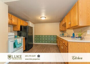 828 N Indiana Ave in Sioux Falls, SD - Building Photo - Building Photo