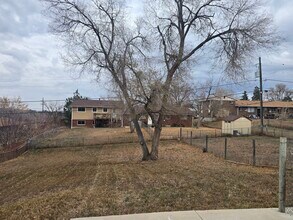 902 S Zephyr Ct in Denver, CO - Foto de edificio - Building Photo