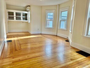 103 Belmont St in Somerville, MA - Building Photo - Building Photo