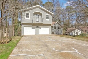 6043 Wandering Way NW in Norcross, GA - Building Photo