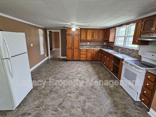 3050 Swepsonville-Saxapahaw Rd in Graham, NC - Foto de edificio - Building Photo