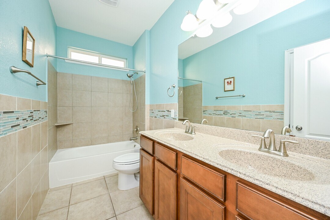 10130 Forrester Trail in Katy, TX - Building Photo