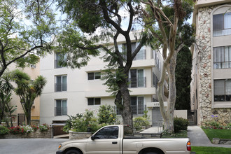 415 N Palm Dr in Beverly Hills, CA - Building Photo - Building Photo