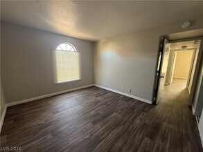 2967 Juniper Hills Blvd, Unit 203 in Las Vegas, NV - Foto de edificio - Building Photo