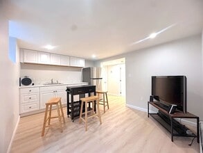 39 Cottage St in Stoneham, MA - Building Photo - Building Photo