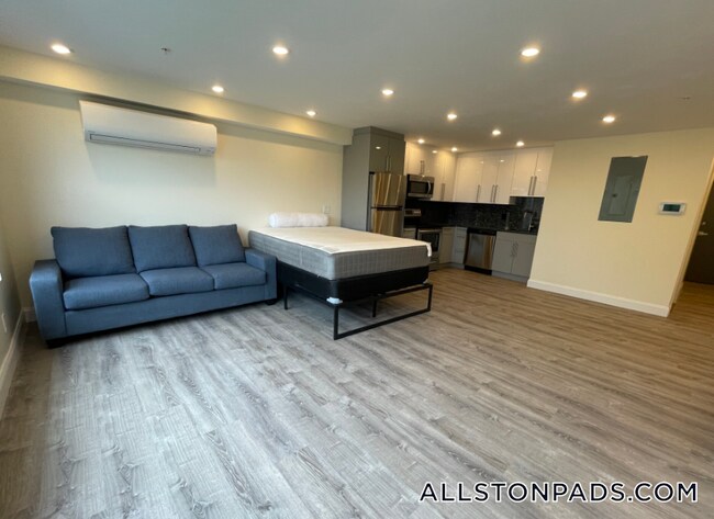 1028a Commonwealth Ave in Boston, MA - Building Photo - Building Photo