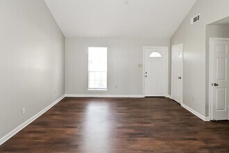 6464 Elmwood Cove in Memphis, TN - Building Photo - Building Photo