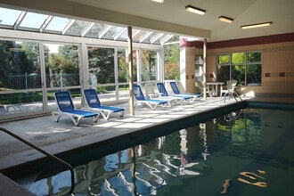 Pineridge Place in London, ON - Building Photo - Building Photo