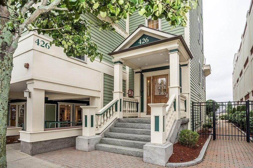 426 Main St, Unit 203 in Stoneham, MA - Building Photo