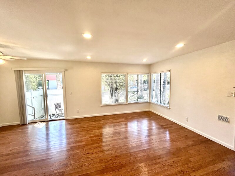 2226 S Carmelina Ave in Los Angeles, CA - Building Photo