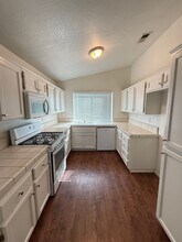 Single-Story 3 Bed, 2 Bath Home with Firep in Bakersfield, CA - Building Photo - Building Photo