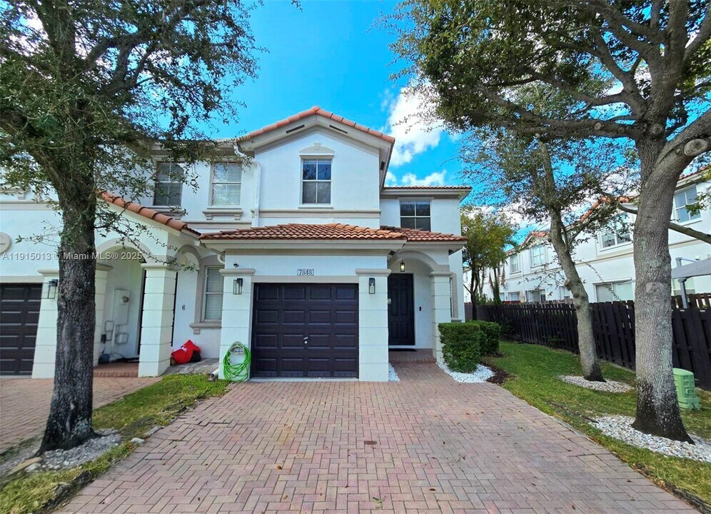 7848 NW 108th Ct in Doral, FL - Building Photo