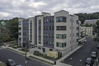 La Mora Senior Apartments in Yonkers, NY - Foto de edificio - Building Photo