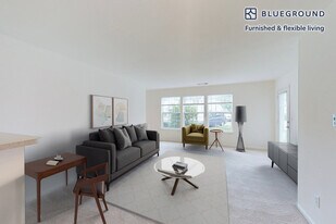 313 Avalon Cir in Smithtown, NY - Building Photo