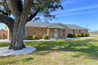 953 Co Rd 3351 in Kempner, TX - Foto de edificio - Building Photo