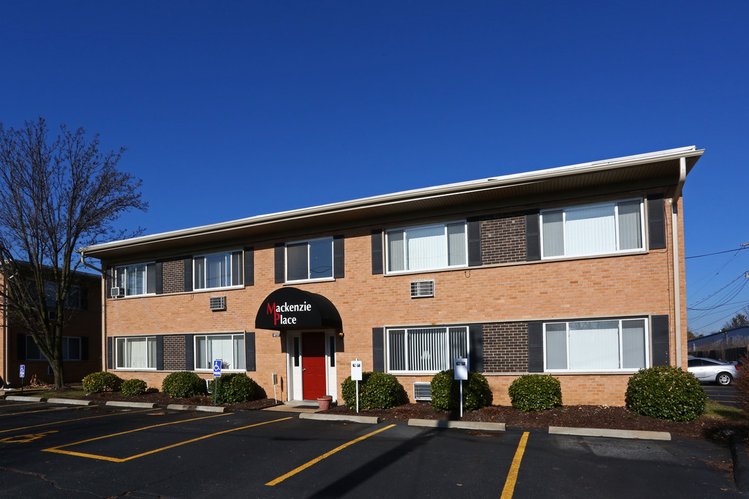 Mackenzie Place in St. Louis, MO - Building Photo