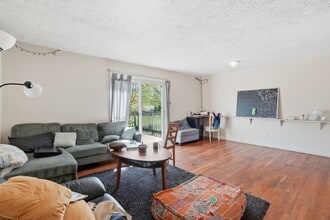 8817 Patricia Ct in College Park, MD - Foto de edificio - Building Photo