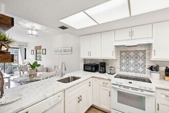 580 Neapolitan Way in Naples, FL - Building Photo - Building Photo