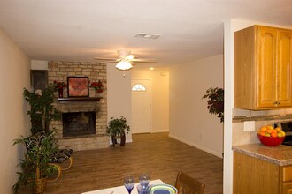 4605 Button Bend Rd in Austin, TX - Building Photo - Building Photo