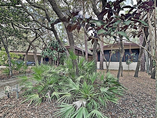 property at 532 W Plantation Blvd