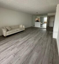 2621 Cove Cay Dr in Clearwater, FL - Building Photo - Building Photo