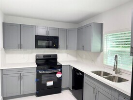 351 NW 48th St in Miami, FL - Building Photo