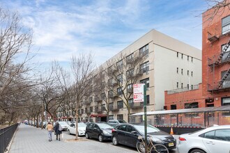 132-148 E 7th St in New York, NY - Building Photo - Primary Photo