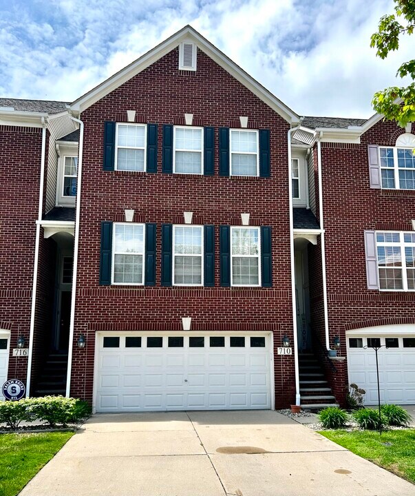 710 Cherry Orchard Rd in Canton Township, MI - Building Photo