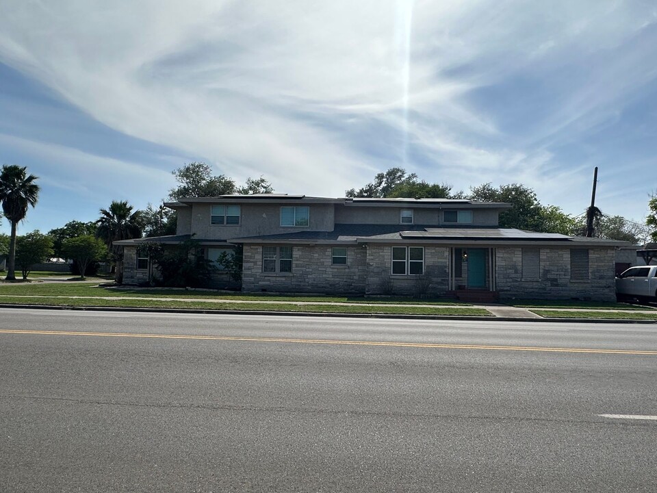 302 Cole St in Corpus Christi, TX - Building Photo