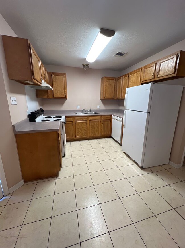 3807 Common St in Lake Charles, LA - Building Photo - Building Photo