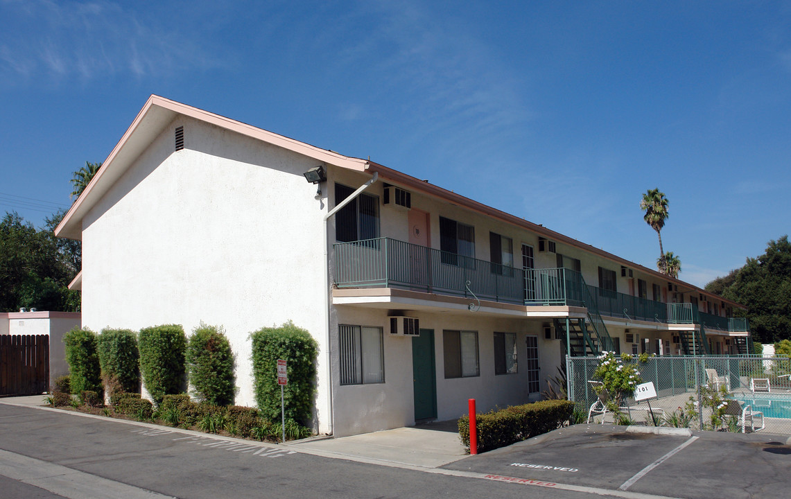 Casa De Jerardo in Riverside, CA - Building Photo