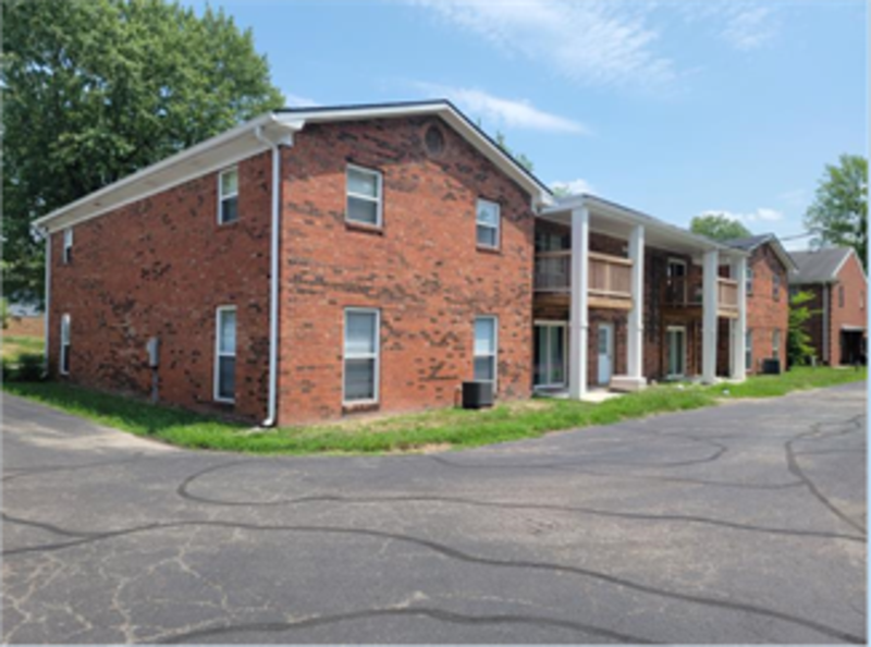 634 Wooddale Terrace in Greenwood, IN - Foto de edificio