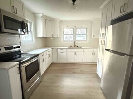 25034 Kenneth Ave in Edwardsburg, MI - Building Photo