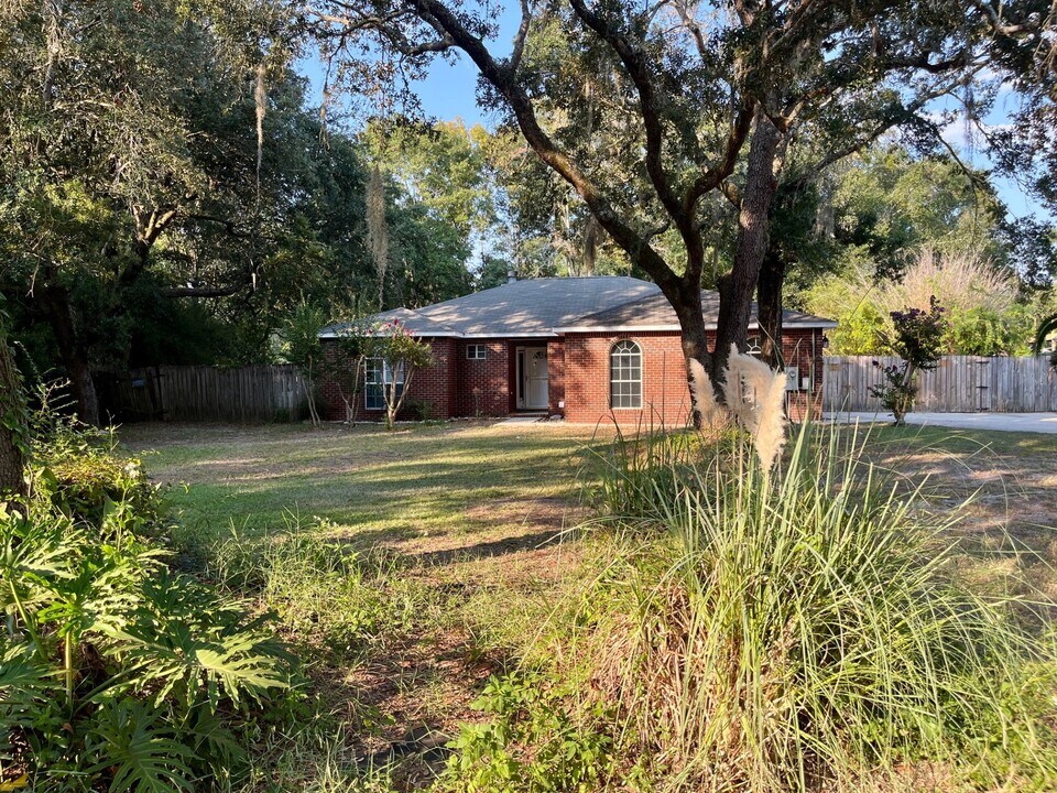 3102 Lynn Dr in Navarre, FL - Building Photo