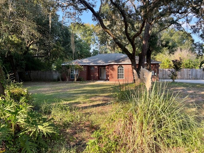 property at 3102 Lynn Dr