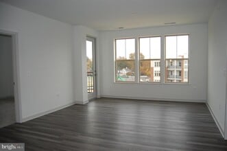 10755 Fairgrounds Dr-Unit -411 in Fairfax, VA - Building Photo - Building Photo